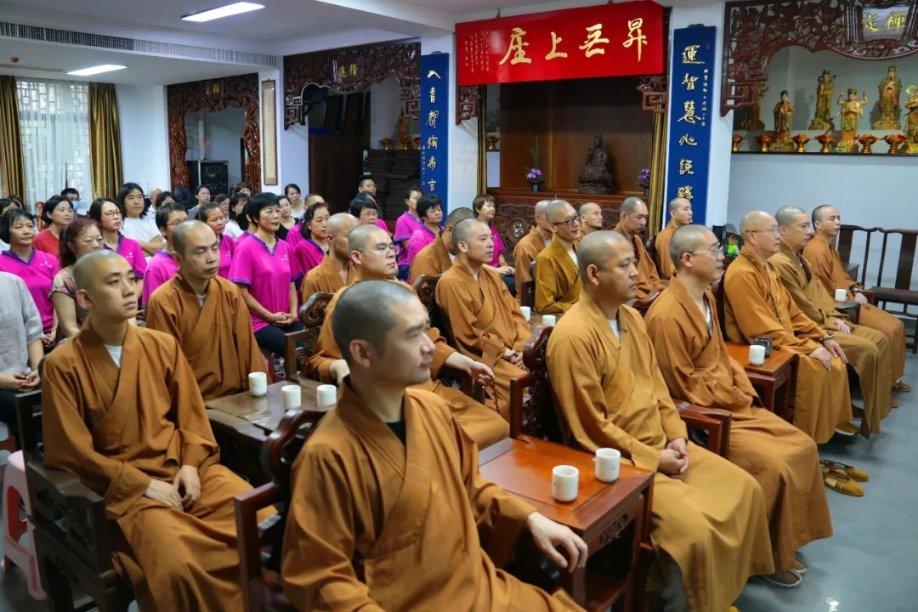 詹俊：国足前两轮每场都有小进步，希望今晚能延续这个势头